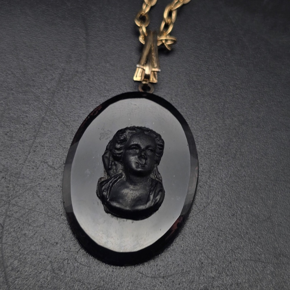 Black Plastic Cameo Pendant Necklacec Gold Tone Vintage Jewelry